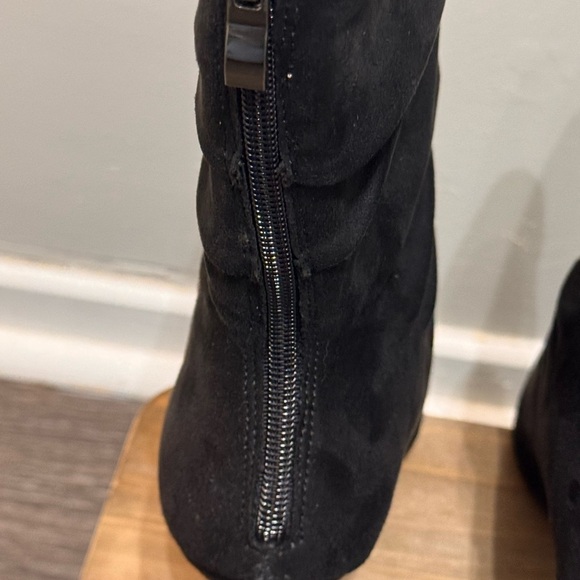 Elegant Black Women's Boots - Picture 6 of 10